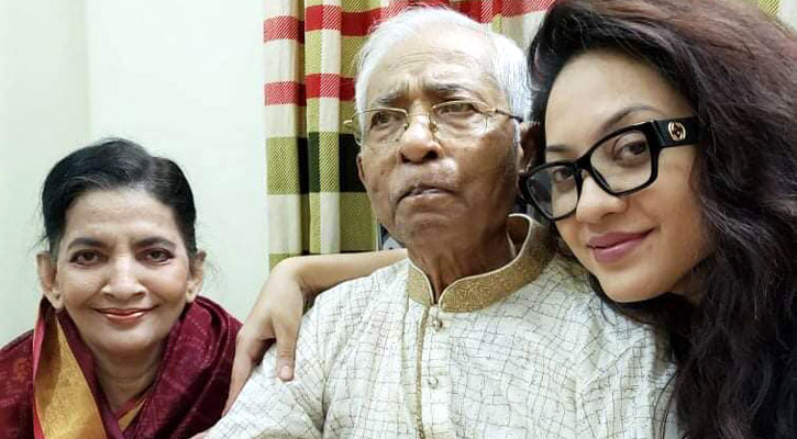 লাইফ সাপোর্টে বাবা, দোয়া চাইলেন তারিন