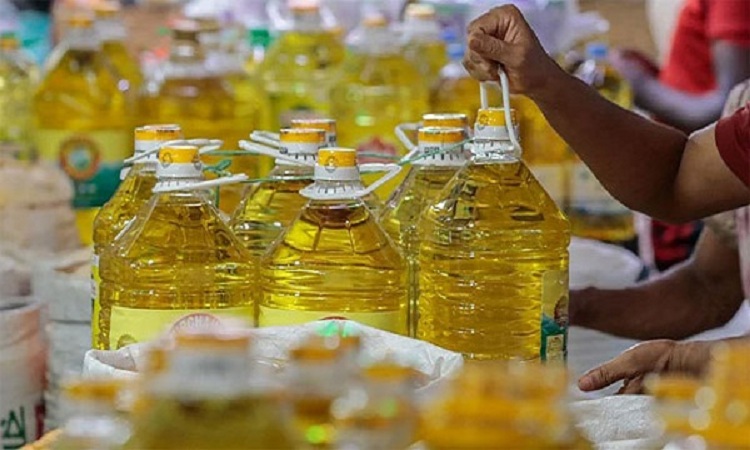 সয়াবিন তেলের অবৈধ মজুত উদ্ধার