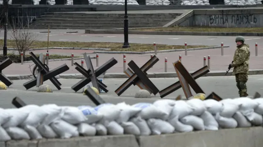 আগামী  ২৪ থেকে ৯৬ ঘণ্টার মধ্যে কিয়েভে হামলা করতে পারে রাশিয়া