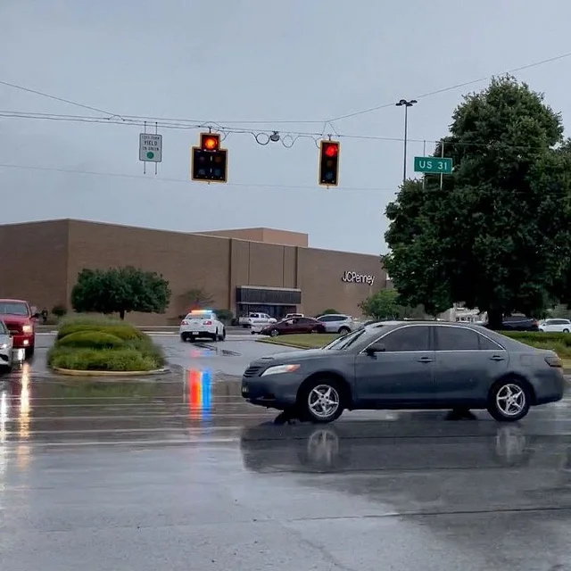 যুক্তরাষ্ট্রে শপিং মলে ৩ জনকে হত্যার পর গুলিতে বন্দুকধারী নিহত