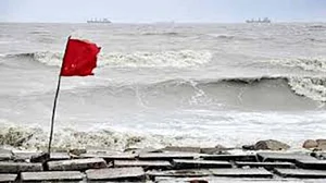 বঙ্গোপসাগরে ট্রলারডুবি, ৪ জনকে উদ্ধার, নিখোঁজ ১১