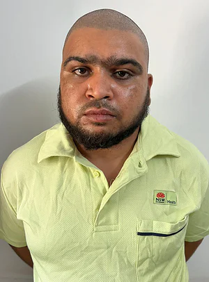 বুথ থেকে টাকা তুলে গোনার সময় ছিনতাইকারীর হাতে ব্যবসায়ী নিহত