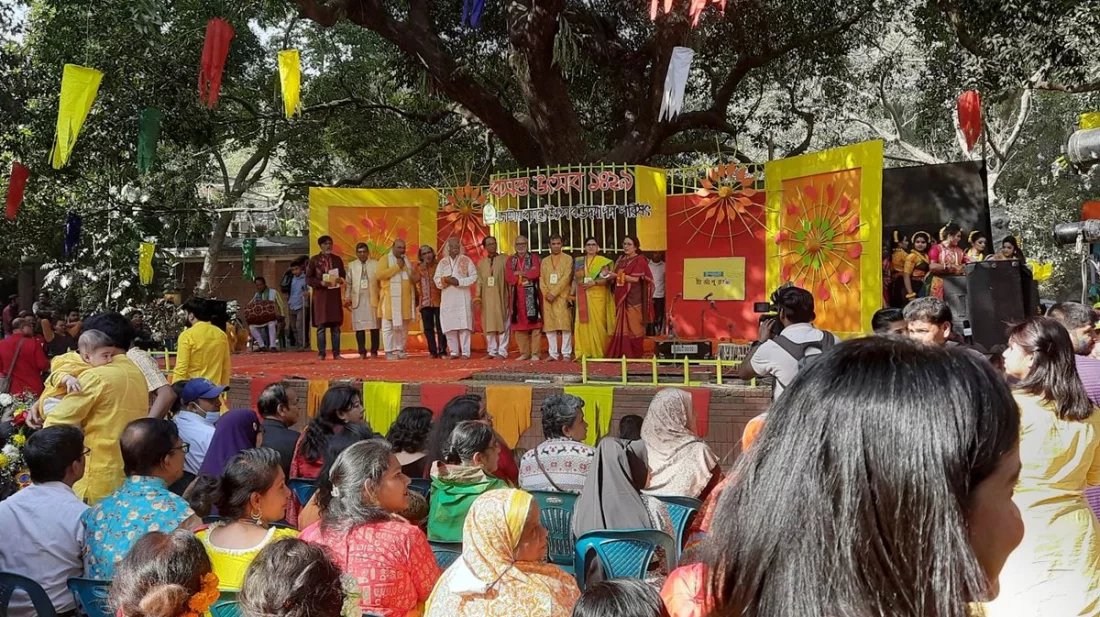 রাজধানীজুড়ে বসন্তের রঙ