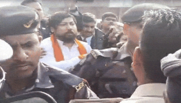 ভারতের স্বরাষ্ট্র প্রতিমন্ত্রীর গাড়িতে গুলি, বোমা হামলা