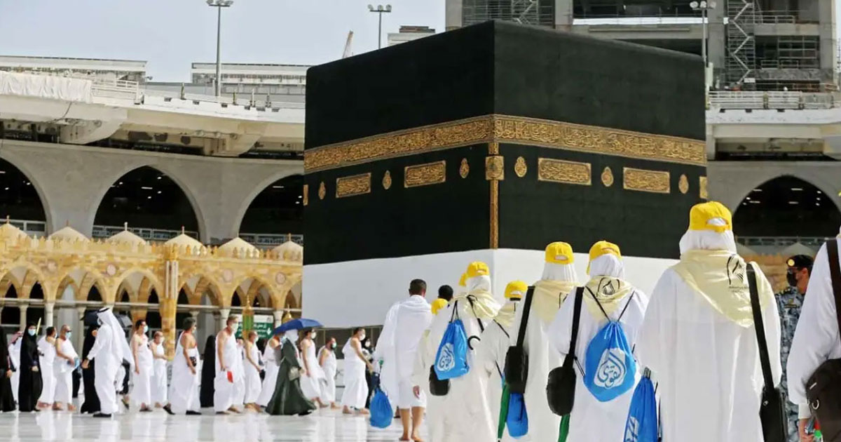 হজের প্যাকেজ কমিয়ে ৪ লাখ টাকা পুনর্নির্ধারণ করতে নোটিশ।