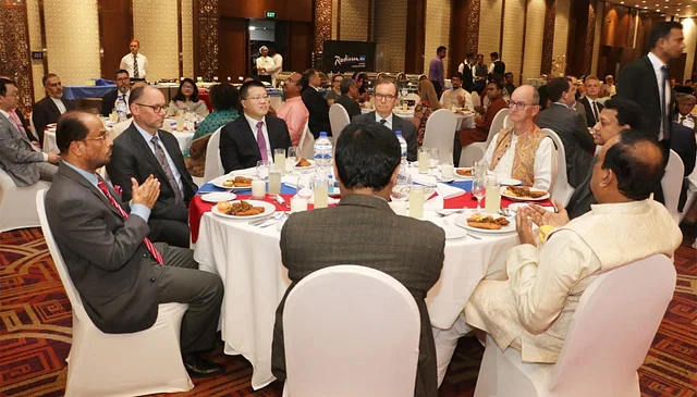 আওয়ামী লীগ ও বিএনপির নেতারা জাতীয় পার্টির ইফতারে