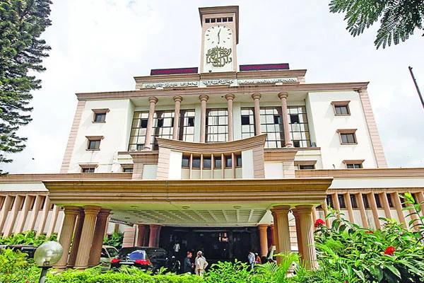 বাণিজ্যিক অনুমতি ১০০ ফুট সড়ক থাকলেই রাজউক এলাকায় মানতে হবে শর্ত প্লট পরিবর্তনে দিতে হবে নির্ধারিত ফি অনুমতি না নিয়ে ব্যবহার করলে আইনগত ব্যবস্থা