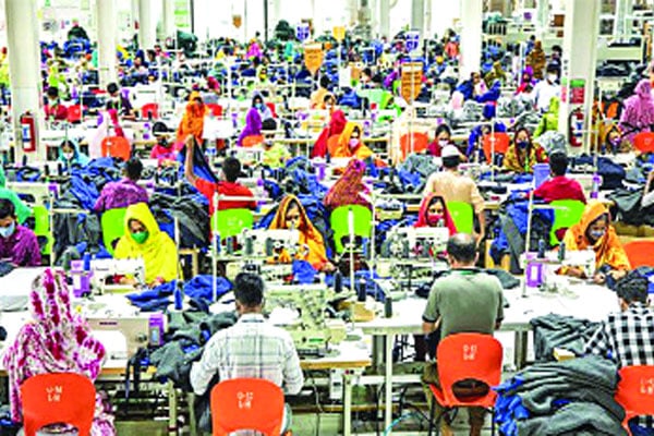 পোশাকনির্ভর রপ্তানিতে শঙ্কা ১৬ খাতে আয় বেড়েছে, কমেছে ২৫ খাতে