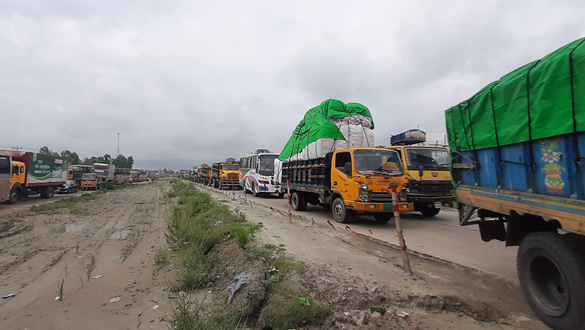 বঙ্গবন্ধু সেতু‌ মহাসড়কে ১৪ কিমি থেমে থেমে যানজট