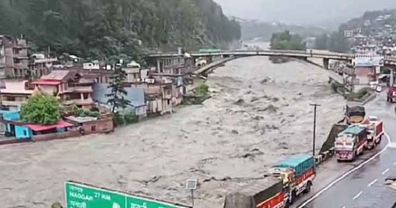 প্রবল বৃষ্টিতে বিপর্যস্ত উত্তর ভারতে মৃত্যু বেড়ে ৩৭, দিল্লিতে বন্যার শঙ্কা