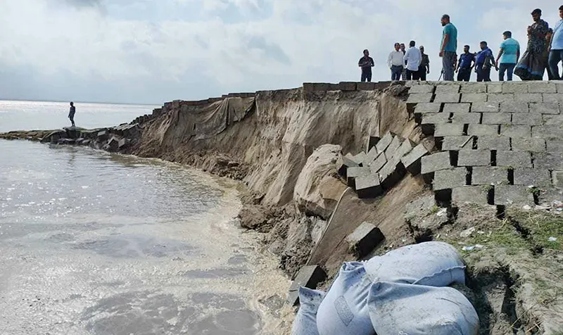 যমুনায় পানি বৃদ্ধি, কাজিপুর স্পার বাঁধে ধস