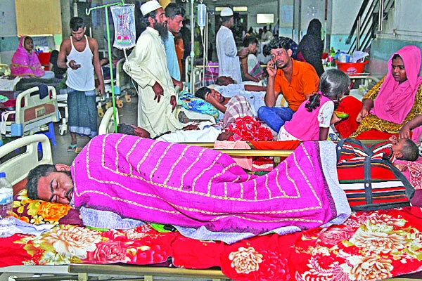 ডেঙ্গু চিকিৎসায় হিমশিম হাসপাতাল