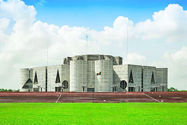 সংসদ নির্বাচন বাকি ৬ মাস ভোটের রোডম্যাপে ব্যস্ত ইসি ♦ আগামী জানুয়ারির প্রথম সপ্তাহে ভোট ♦ সব আসনেই ব্যালটে, চলছে কেন্দ্র নির্ধারণ ♦ সুযোগ অনলাইনে মনোনয়ন দাখিলের