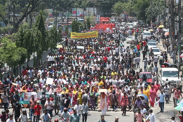 পদযাত্রা–শোভাযাত্রায় প্রায় স্থবির ঢাকা, যানজটে ভোগান্তি