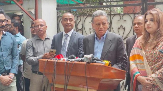 বাংলাদেশের নির্বাচনের প্রতি সারাবিশ্বের নজর কেন : প্রশ্ন আমীর খসরুর