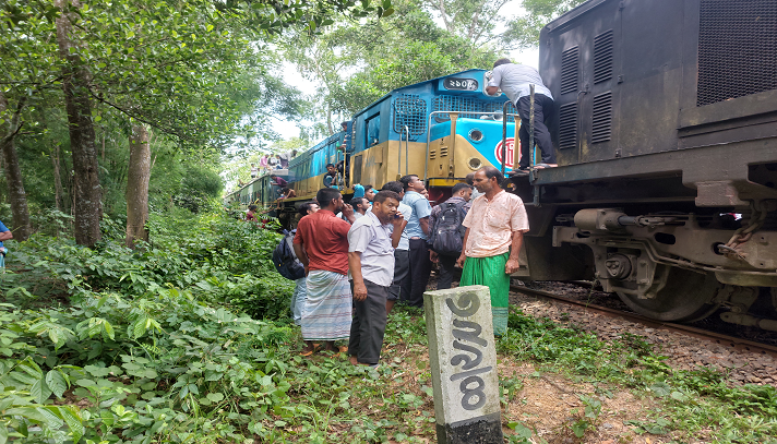 ইঞ্জিন বিকল, ঢাকা-ময়মনসিংহ রুটে ট্রেন চলাচল বন্ধ