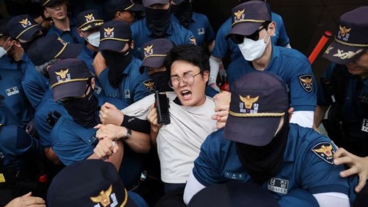 সাগরে তেজস্ক্রিয় পানি, দ. কোরিয়ায় ১৬ বিক্ষোভকারী আটক