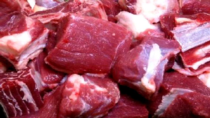 গরুর মাংস আমদানি করলে কেজি ৪শ টাকা পড়বে