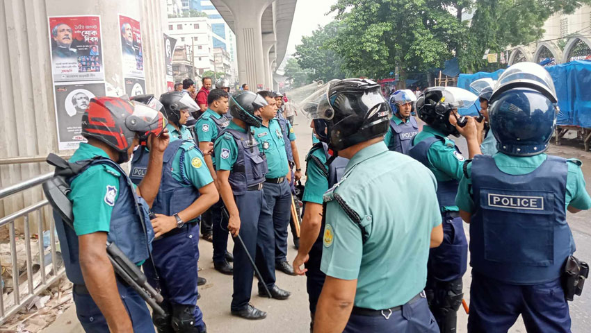 বায়তুল মোকাররমে জামায়াত নেতা-কর্মীর সঙ্গে ‘হাতাহাতি’ ও গ্রেফতার
