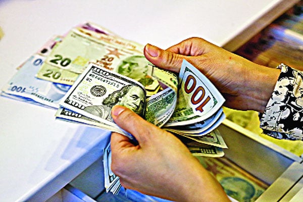 ডলারের বাজারের অস্থিরতা এখনো কাটেনি  বাড়তি দামে বেচাকেনার অভিযোগ