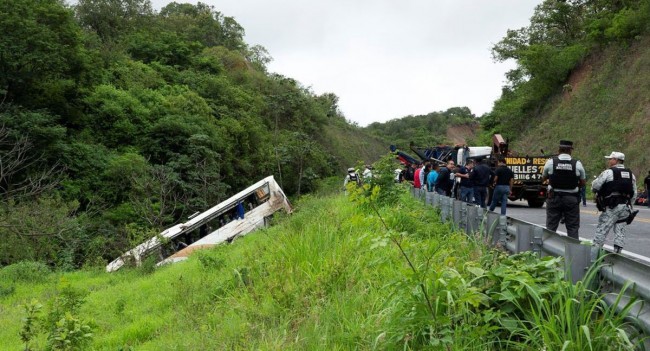 মেক্সিকোতে সড়ক দুর্ঘটনায় নিহত ১৮
