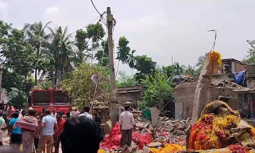 পশ্চিমবঙ্গে আতশবাজির কারখানায় ভয়াবহ বিস্ফোরণ, মৃত ১০ ছাড়াবে