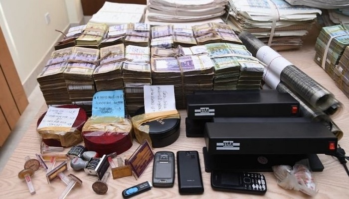 রাজধানীতে অর্ধকোটি টাকার জালনোটসহ ৪ জন গ্রেপ্তার