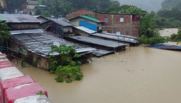 বান্দরবানে তলিয়ে গেছে হাজারো ঘরবাড়ি