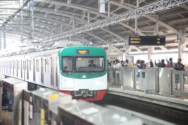 ২ ঘণ্টা পর মেট্রোরেল চলাচল শুরু