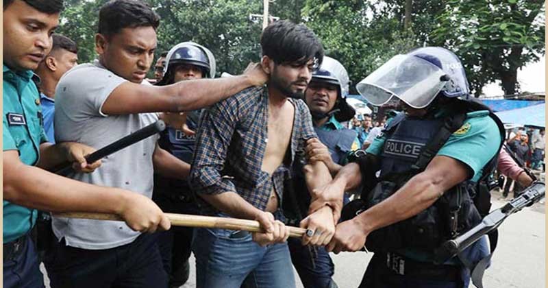 এইচএসসি পরীক্ষা পেছানোর দাবি শাহবাগে আন্দোলনকারীদের পুলিশের ধাওয়া, আটক ৭