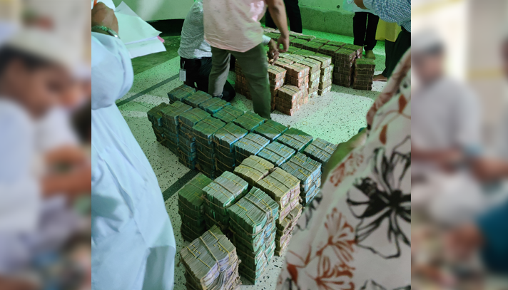 পাগলা মসজিদের দানবাক্সে ৫ কোটি ৭৮ লাখ টাকা, স্বর্ণালঙ্কার