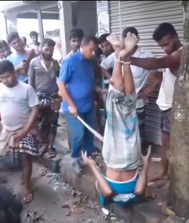 কুমিল্লায় যুবককে উল্টো করে ঝুলিয়ে নির্যাতনের ভিডিও ভাইরাল, স্বেচ্ছাসেবক লীগ নেতা গ্রেপ্তার