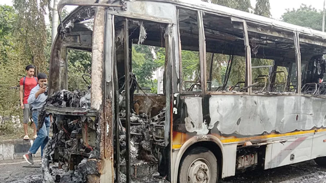 আগারগাঁওয়ে বাসে আগুন