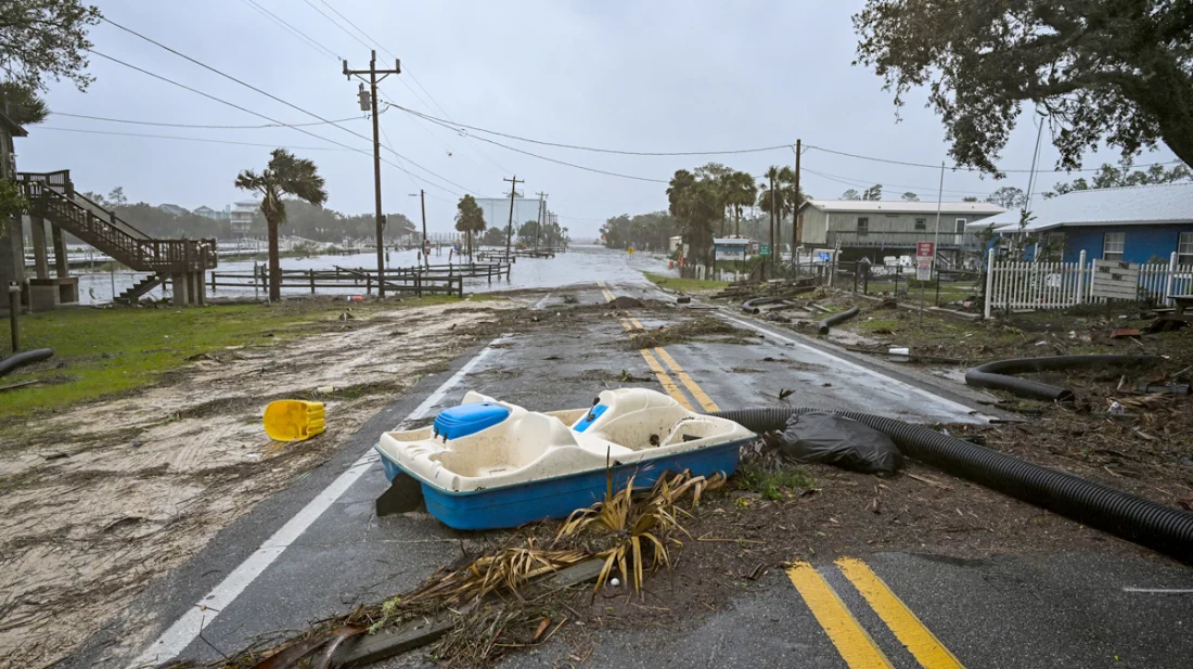 ফ্লোরিডায় ৩ লাখ মানুষ বিদ্যুৎহীন, নৌ ও বিমানবন্দর বন্ধ