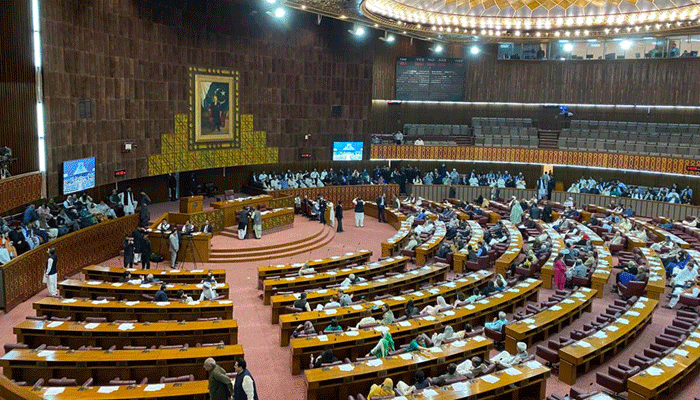 ভেঙে দেয়া হলো পাকিস্তানের পার্লামেন্ট