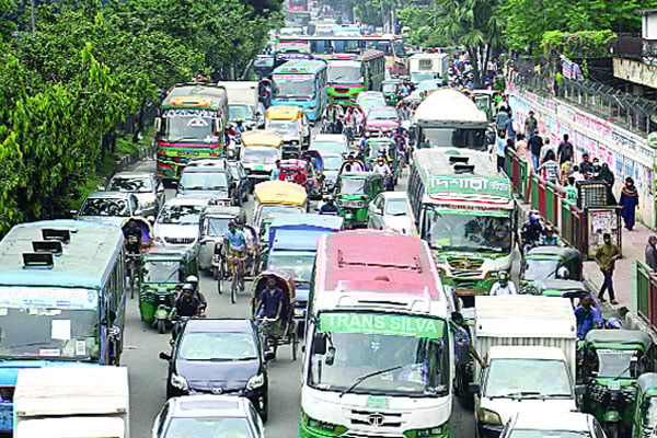 ভয়াবহ যানজটে নষ্ট কর্মঘণ্টা