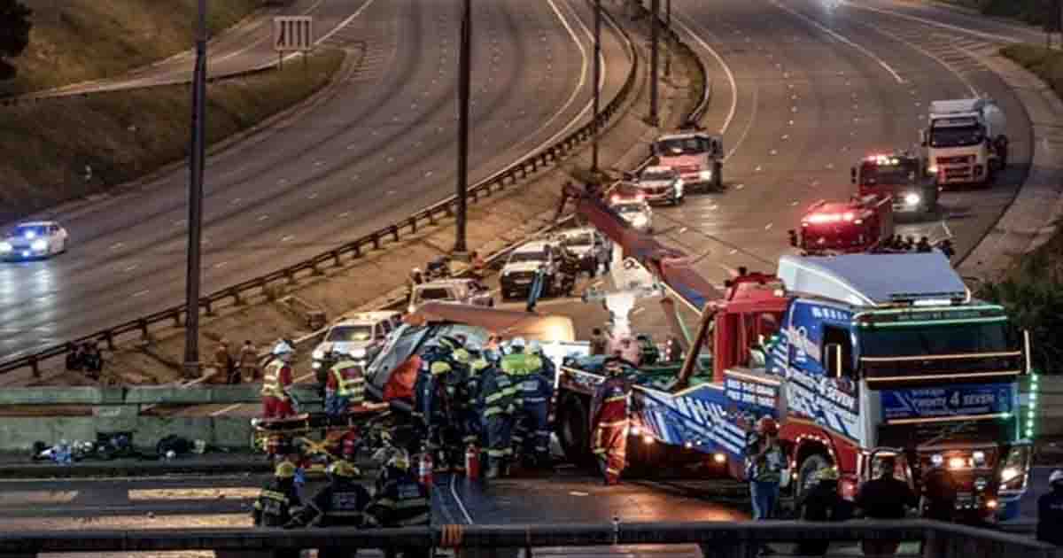 দক্ষিণ আফ্রিকায় বাস-লরির সংঘর্ষে ২০ জনের প্রাণহানি