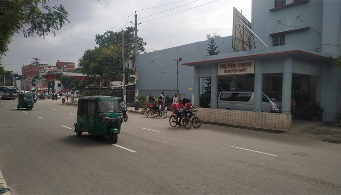 তেজগাঁওয়ে প্রাইভেটকার থামিয়ে গুলি, আহত ৩