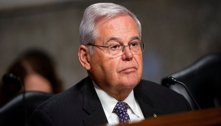 ঘুষ গ্রহণের দায়ে অভিযুক্ত মার্কিন সিনেটর বব মেনেনডেজ