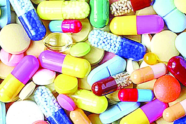 ওষুধের বাজারে আগুন ♦ দাম বেড়েছে সব কোম্পানির ওষুধের ♦ সংকটে রোগী, বাড়ছে চিকিৎসা ব্যয়