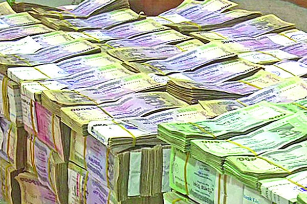 তিন মাসে বেড়েছে ৩৩৬২ কোটিপতি কোটি টাকার ব্যাংক অ্যাকাউন্ট ১ লাখ ১৩ হাজার