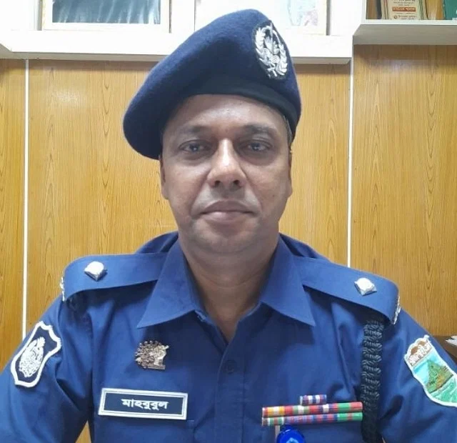 ‘এক মন্ত্রী বাদে কারও কথা শুনতে এখানে আসি নাই’, ফাঁস হওয়া অডিওতে চারঘাটের সেই ওসি