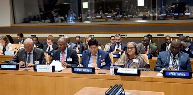 বৈশ্বিক অর্থনৈতিক সঙ্কট কাটিয়ে উঠতে আর্থিক ব্যবস্থার পুনর্গঠন চাইলেন প্রধানমন্ত্রী