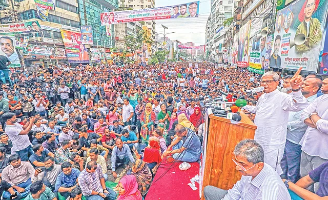 ভিসা নীতি কার্যকরের ঘোষণা ‘চপেটাঘাত’ আইনশৃঙ্খলা রক্ষাকারী বাহিনীকে ব্যবহার করে বিএনপির প্রতিবাদকে সরকার স্তব্ধ করে দিতে চায় বলে অভিযোগ করেছেন মির্জা ফখরুল।