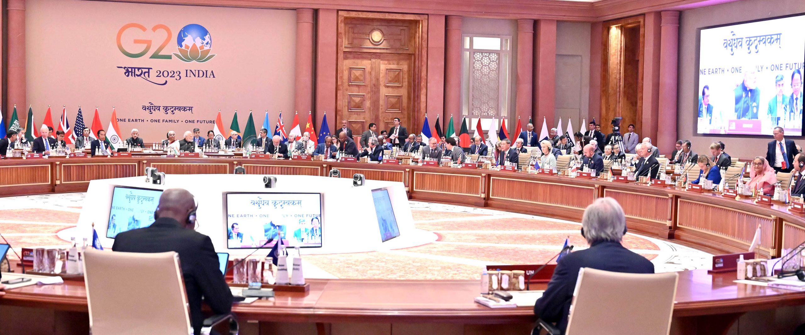 PM stresses strengthened global solidarity, coordinated response to address crisis