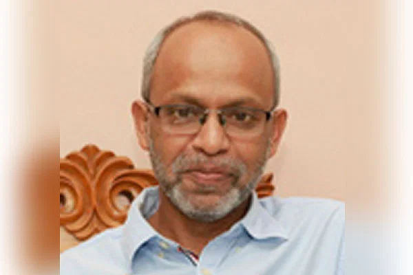 বিশেষ সাক্ষাৎকার ডেঙ্গু পরিস্থিতি কী হবে তার পূর্বাভাস দেওয়া সম্ভব ড. মোহাম্মদ জহিরুল ইসলাম নর্থ সাউথ বিশ্ববিদ্যালয়ের জনস্বাস্থ্য বিভাগের সহযোগী অধ্যাপক। এমবিবিএস ডিগ্রি নেওয়ার পর জনস্বাস্থ্যে উচ্চতর ডিগ্রি নেন। ডেঙ্গু নিয়ে অস্ট্রেলিয়ার গ্রিফিথ বিশ্ববিদ্যালয়ে পিএইচডি করেন। চলমান ডেঙ্গু পরিস্থিতি নিয়ে কথা বলেছেন প্রথম আলোর সঙ্গে। তাঁর সাক্ষাৎকার নিয়েছেন প্রথম আলোর বিশেষ প্রতিনিধি শিশির মোড়ল।