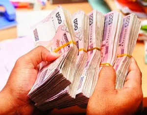 টাকা গুনতে বলে কয়েক সেকেন্ডে মানুষকে বোকা বানান তাঁরা চক্রের তিন সদস্যকে গ্রেপ্তার করেছে ডিবির সাইবার অ্যান্ড স্পেশাল ক্রাইম বিভাগ।  গত ১২ আগস্ট রাজধানীর বংশাল ও ভাটারা এলাকা থেকে তাঁদের গ্রেপ্তার করা হয়।