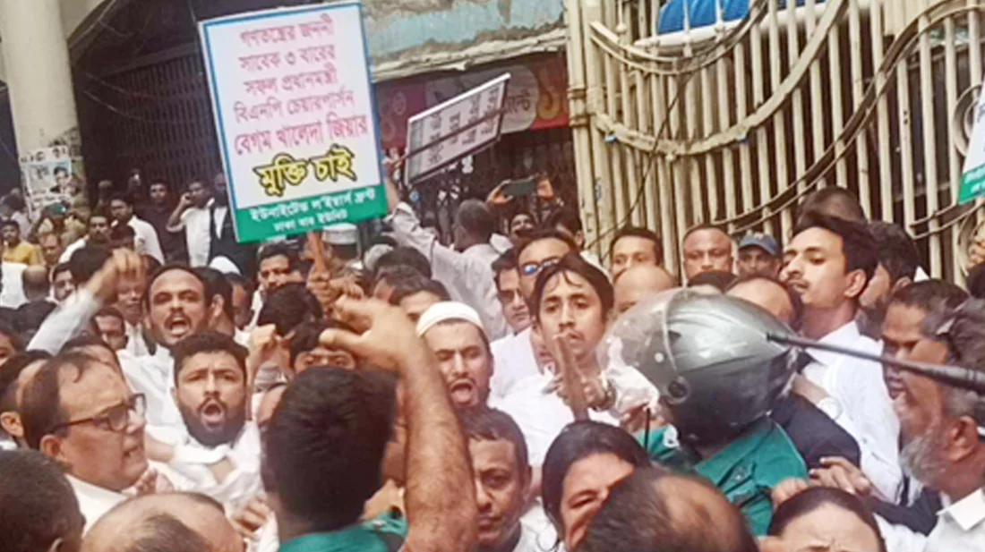 আইনজীবী-পুলিশ সংঘর্ষে এডিসি-ওসিসহ আহত ১৬