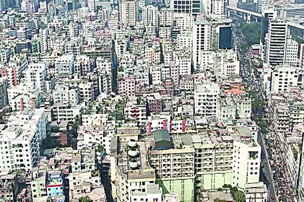 ঝুঁকিপূর্ণ ভবন সরাচ্ছেন না মালিকরা ৪২ ভবন ভাঙতে রাজউক কয়েকবার চিঠি দিলেও শুনছে না কর্তৃপক্ষ