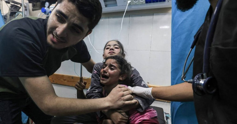 গাজার হাসপাতালে বিমান হামলা, ৫০০ মৃত্যুর শঙ্কা